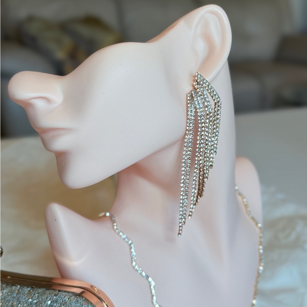 ⚜️ Classic Dangle Earrings With Crystals - Picture 8 of 8